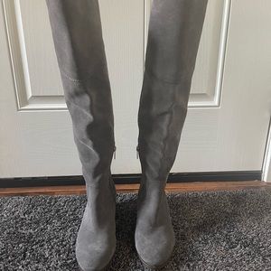 ❗️SOLD❗️Vince Camuto Gray Suede Tall Boots size US 7
